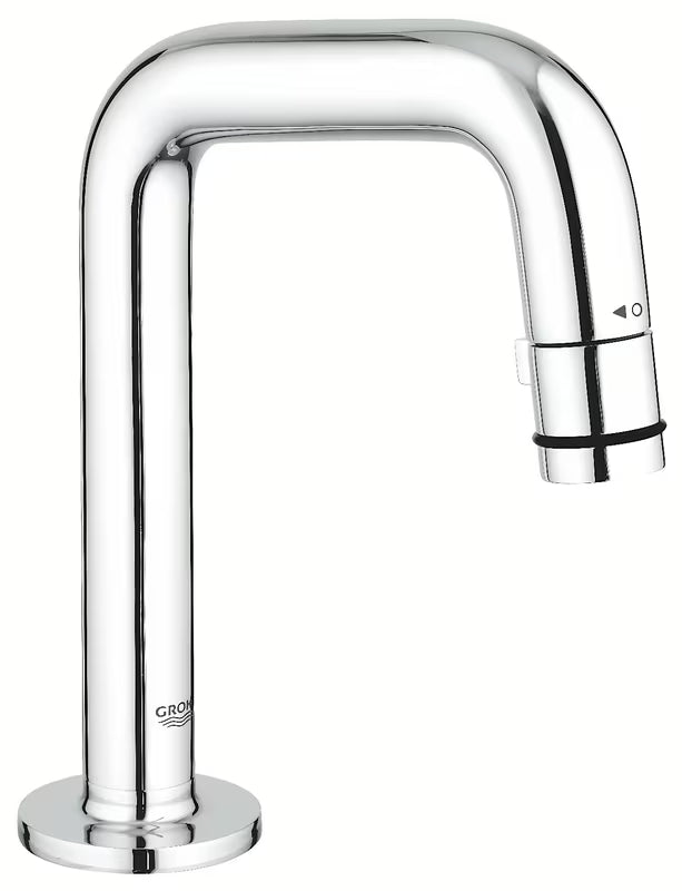 Chromowany zawór umywalkowy Grohe Universal o kompaktowym designie i obrotowym zakończeniu wylewki