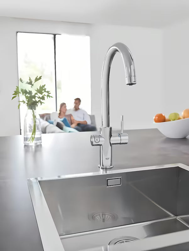 Chromowana bateria zlewozmywakowa Grohe Blue Home Duo z filtrem, chłodzeniem i przyciskiem pro wodę gazowaną i niegazowaną