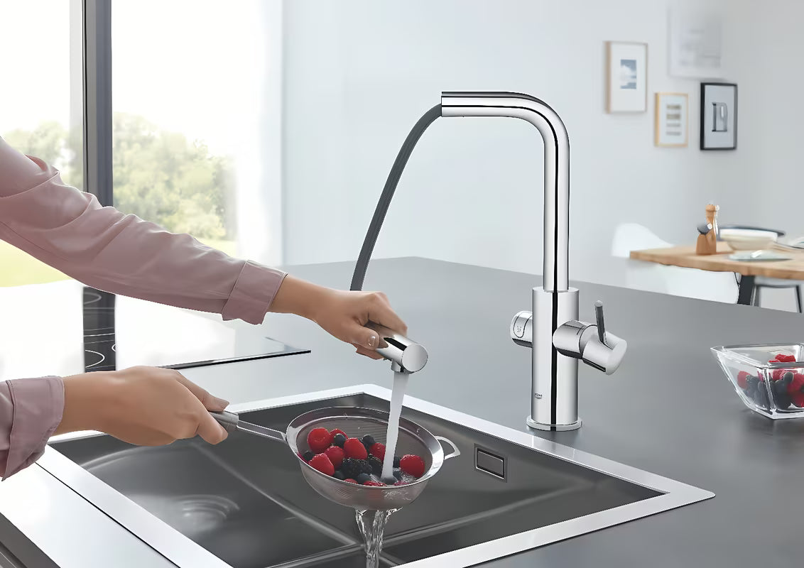 Chromowana kuchenna bateria zlewozmywakowa Grohe Blue Home Duo z filtrem, z chłodzeniem i wyciąganą wylewką z perlatorem