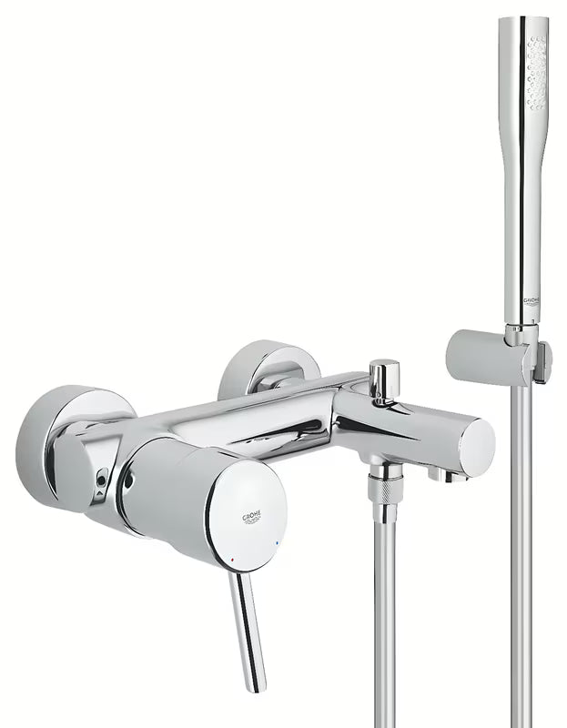 Chromowana ścienna bateria wannowa Grohe Concetto New z zestawem prysznicowym z automatycznym przełączaniem wanna/prysznic.