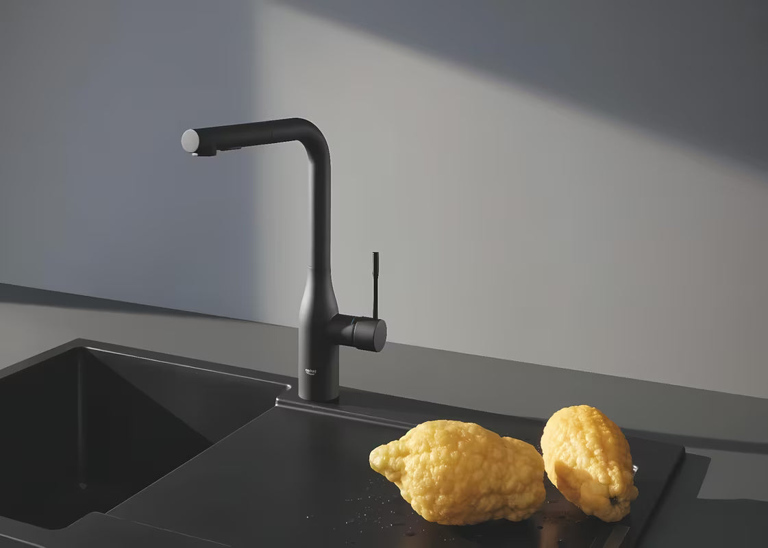 Grohe Essence bateria zlewozmywakowa z wyciąganą wylewką w matowym wykończeniu phantom black