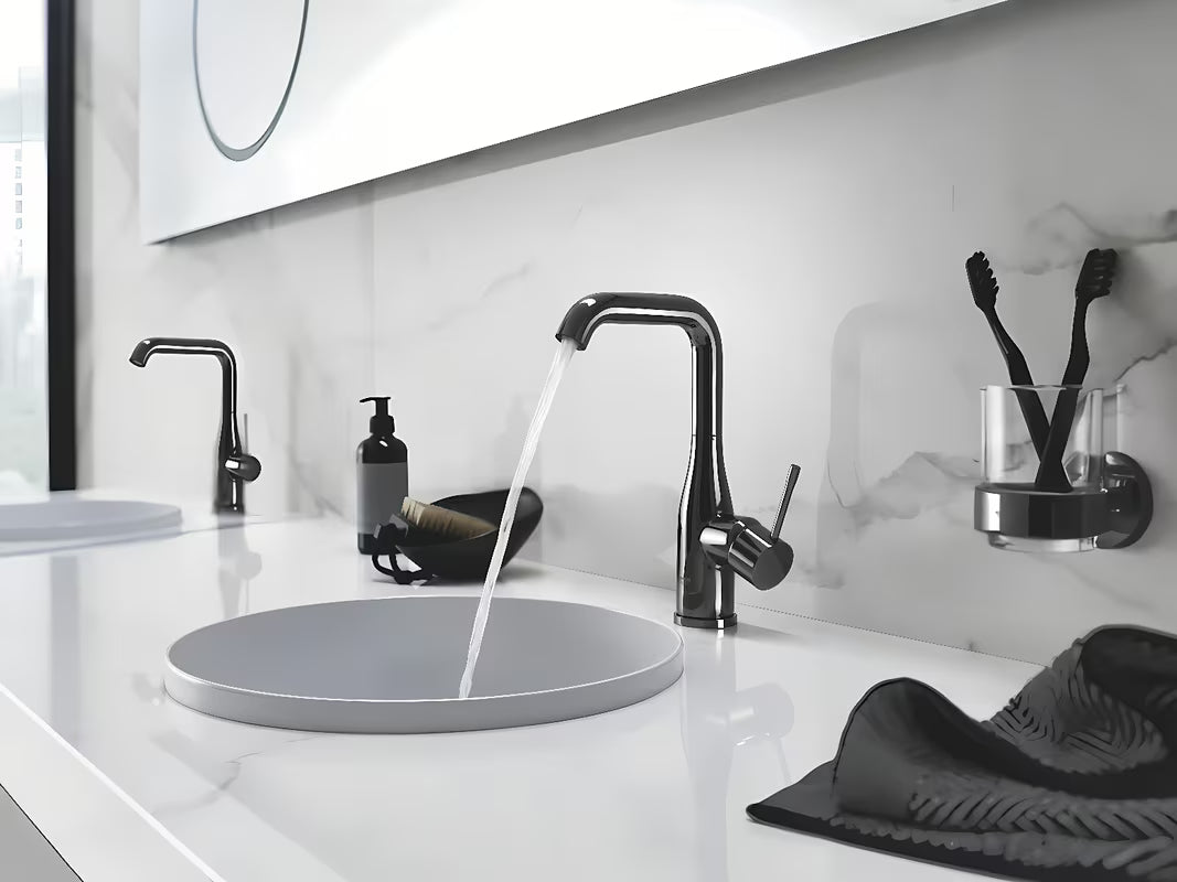 Wysoka jednouchwytowa bateria umywalkowa Grohe Essence New w wykończeniu Hard Graphite z obrotową wylewką
