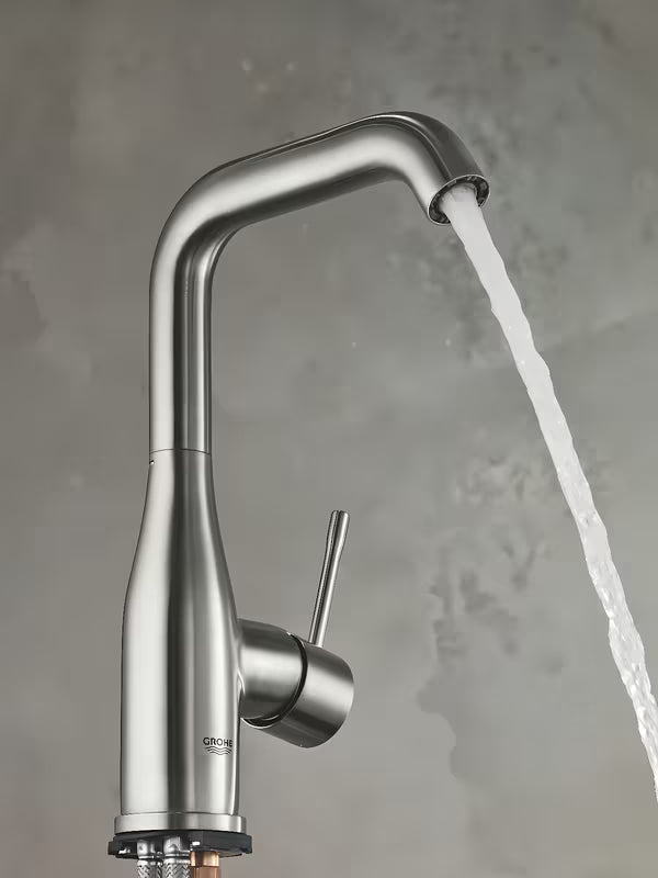 Wysoka jednouchwytowa bateria umywalkowa Grohe Essence New w wykończeniu supersteel z obrotową wylewką