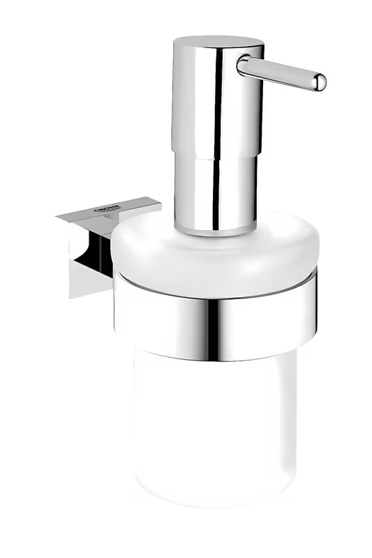 Ścienny dozownik mydła w płynie Grohe Essentials Cube w chromie, ze szklanym pojemnikiem.