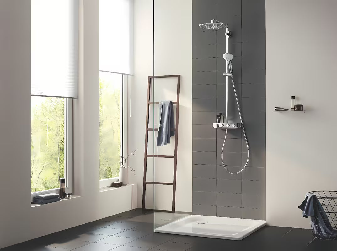 Chromowy system prysznicowy Grohe Euphoria smartcontrol z termostatem, deszczownicą i słuchawką prysznicową