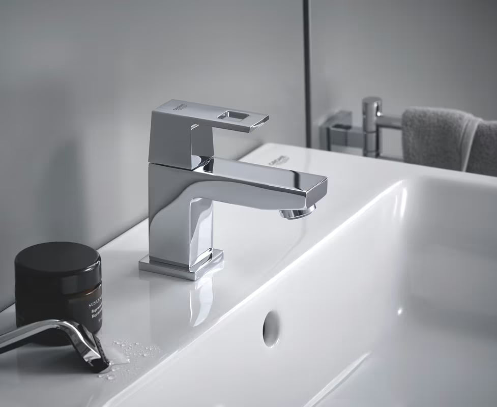 Chromowana bateria umywalkowa Grohe Eurocube z oszczędnym przepływem Grohe EcoJoy i perlatorem SpeedClean.