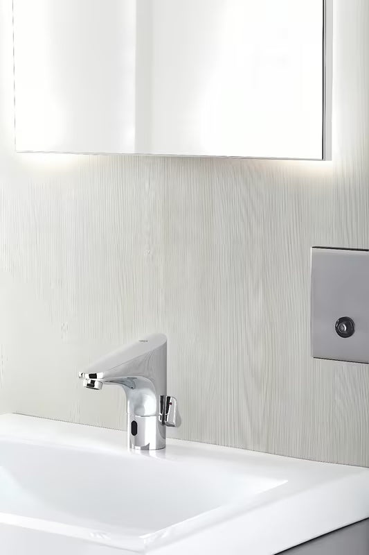 Chromowana sensorowa bateria umywalkowa Grohe Europlus z czujnikiem podczerwieni