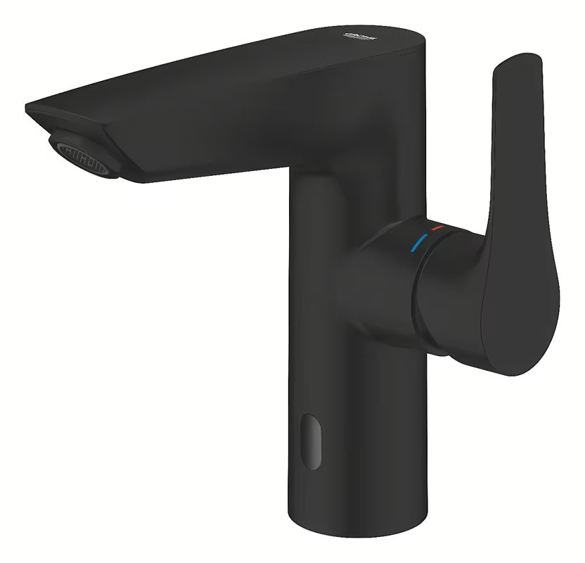 Matowoczarna bateria umywalkowa Grohe Eurosmart z czujnikiem bezdotykowym i dźwignią manualną