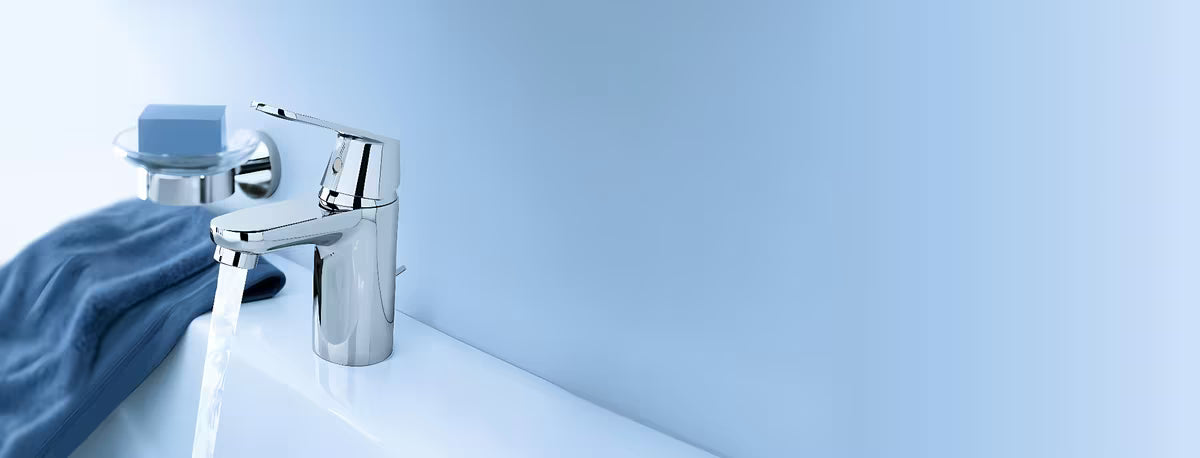 Chromowana bateria umywalkowa Grohe Eurosmart Cosmopolitan z dźwignią i korkiem automatycznym