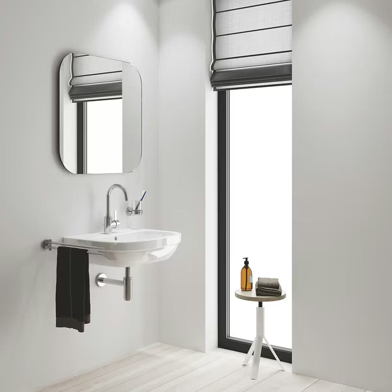Wysoka chromowana bateria umywalkowa Grohe Eurosmart Cosmopolitan z obrotową wylewką i dźwignią.
