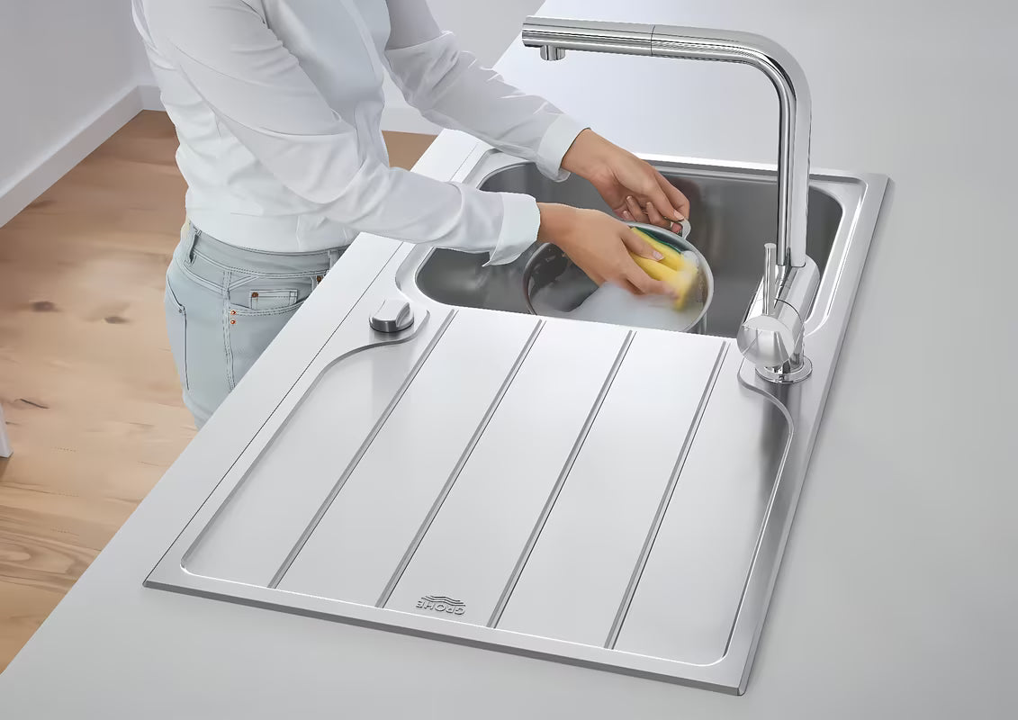 Chromowana bateria zlewozmywakowa Grohe Minta z wysoką wylewką L i wyciąganą wylewką prysznicową