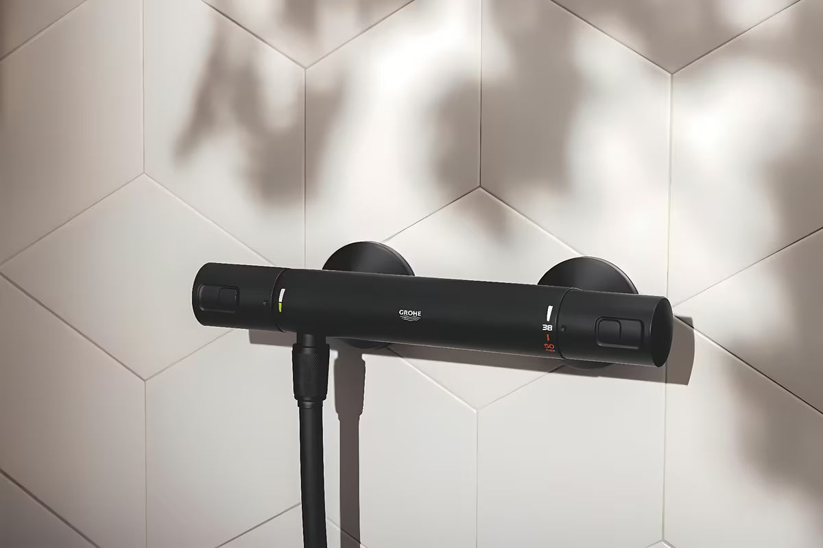 Termostatyczna ścienna bateria prysznicowa Grohe Precision Start w kolorze czarny mat