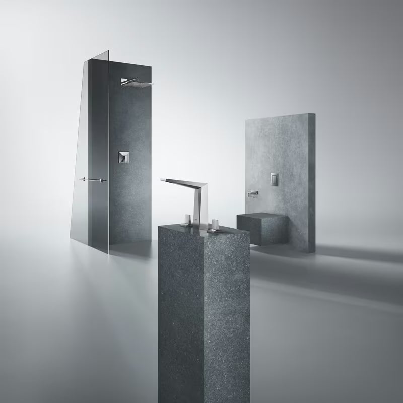 Deszczownica Grohe Rainshower 310 Mono Cube z naściennym ramieniem prysznicowym w wykończeniu supersteel.