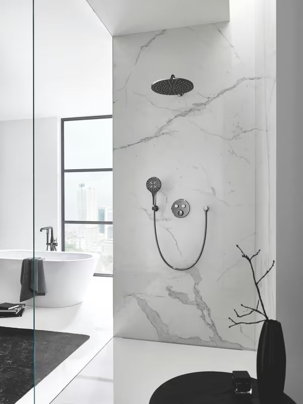 Stały ścienny uchwyt ręczna prysznice Grohe Rainshower neutral z okrągłą rozetą w wykończeniu Hard Graphite.