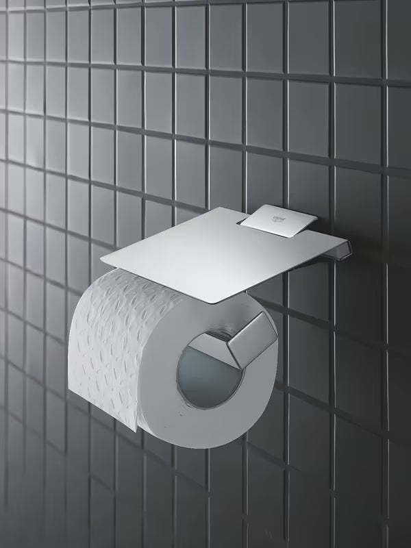 Chromowany uchwyt na papier toaletowy Grohe Selection Cube z pokrywą z ukrytym mocowaniem ściennym.