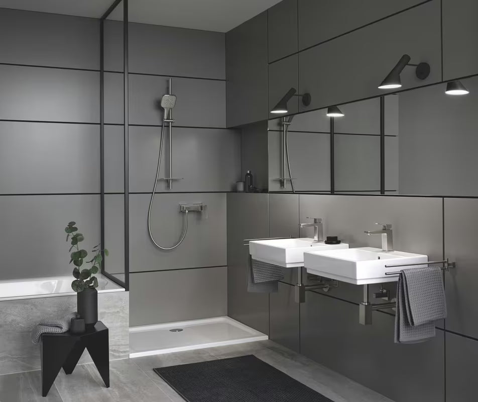 Wąż prysznicowy Grohe Silverflex w wykończeniu Supersteel z obrotową końcówką Twistfree i zabezpieczeniem AntiFold.