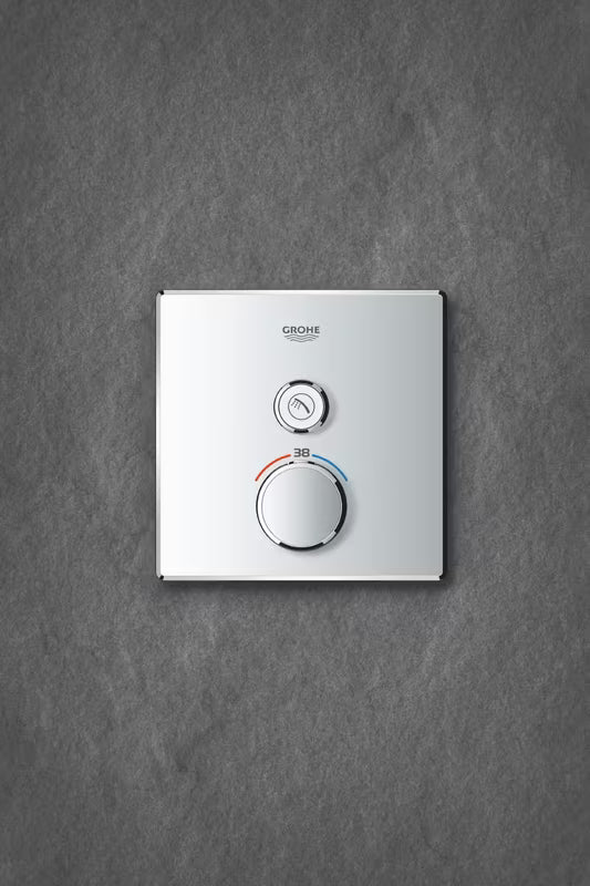 Chromowana podtynkowa termostatyczna bateria prysznicowa Grohe Grohtherm smartcontrol z przyciskiem sterującym smartcontrol
