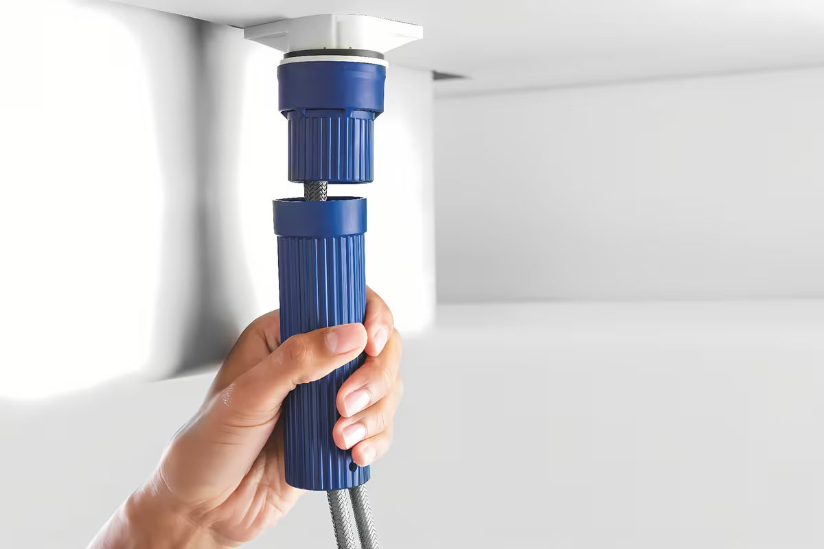Bateria zlewozmywakowa Grohe Start 2021 w wykończeniu supersteel z wysoką obrotową wylewką i wyciąganą wylewką.