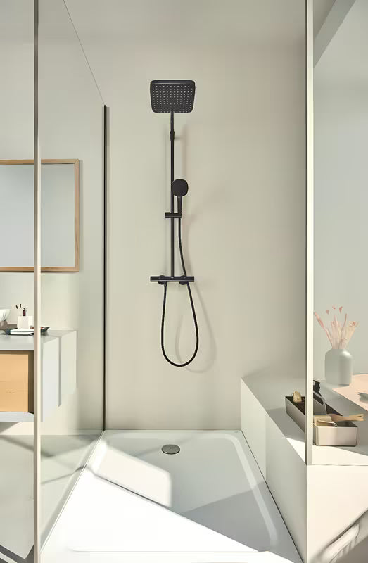 Matowo czarny system prysznicowy Grohe Tempesta System Cube z baterią termostatyczną, z deszczownicą i słuchawką prysznicową