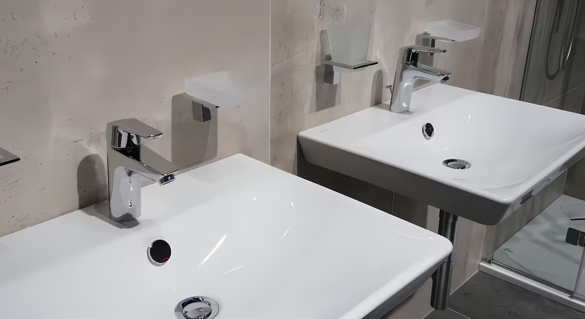 Wyższa jednouchwytowa bateria umywalkowa Hansa Ha224 w wykończeniu chrom z funkcją cold start