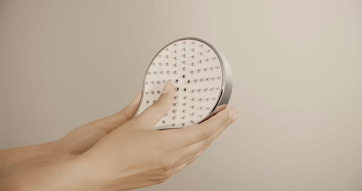 Chromowany zestaw wannowy Hansa Viva ze słuchawką prysznicową z trzema strumieniami i wężem prysznicowym 1250 mm.