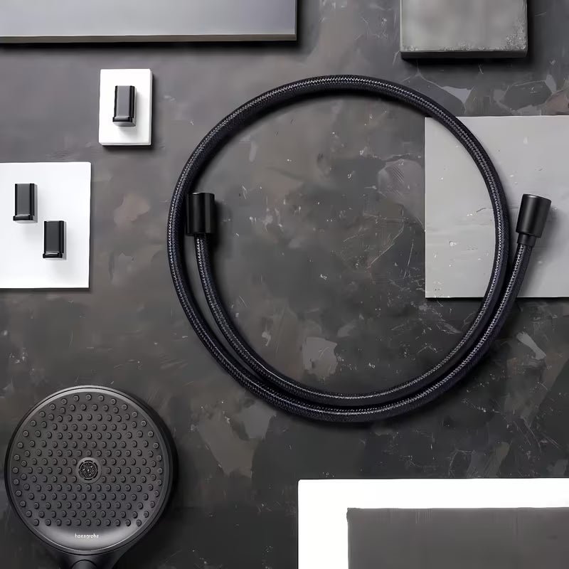 Tekstylny wąż prysznicowy hansgrohe Designflex 2 m w kolorze matowej czerni z uniwersalnym przyłączem G ½.