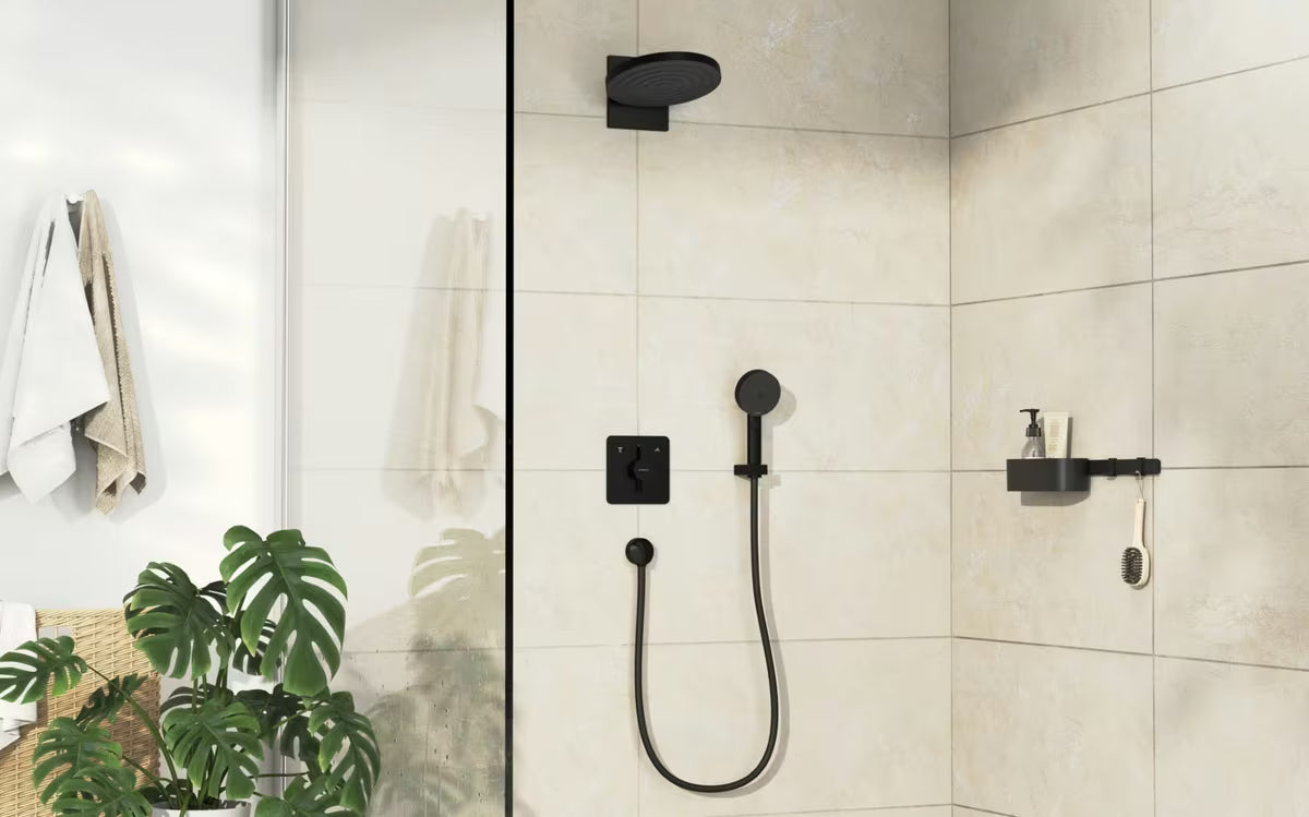 Podtynkowa bateria prysznicowa hansgrohe duoturn Q w matowej czerni pro do sterowania dwoma odbiornikami.