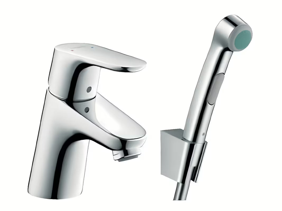 Chromowana jednouchwytowa bateria umywalkowa Hansgrohe Focus z prysznicem bidetowym Bidette i wężem prysznicowym