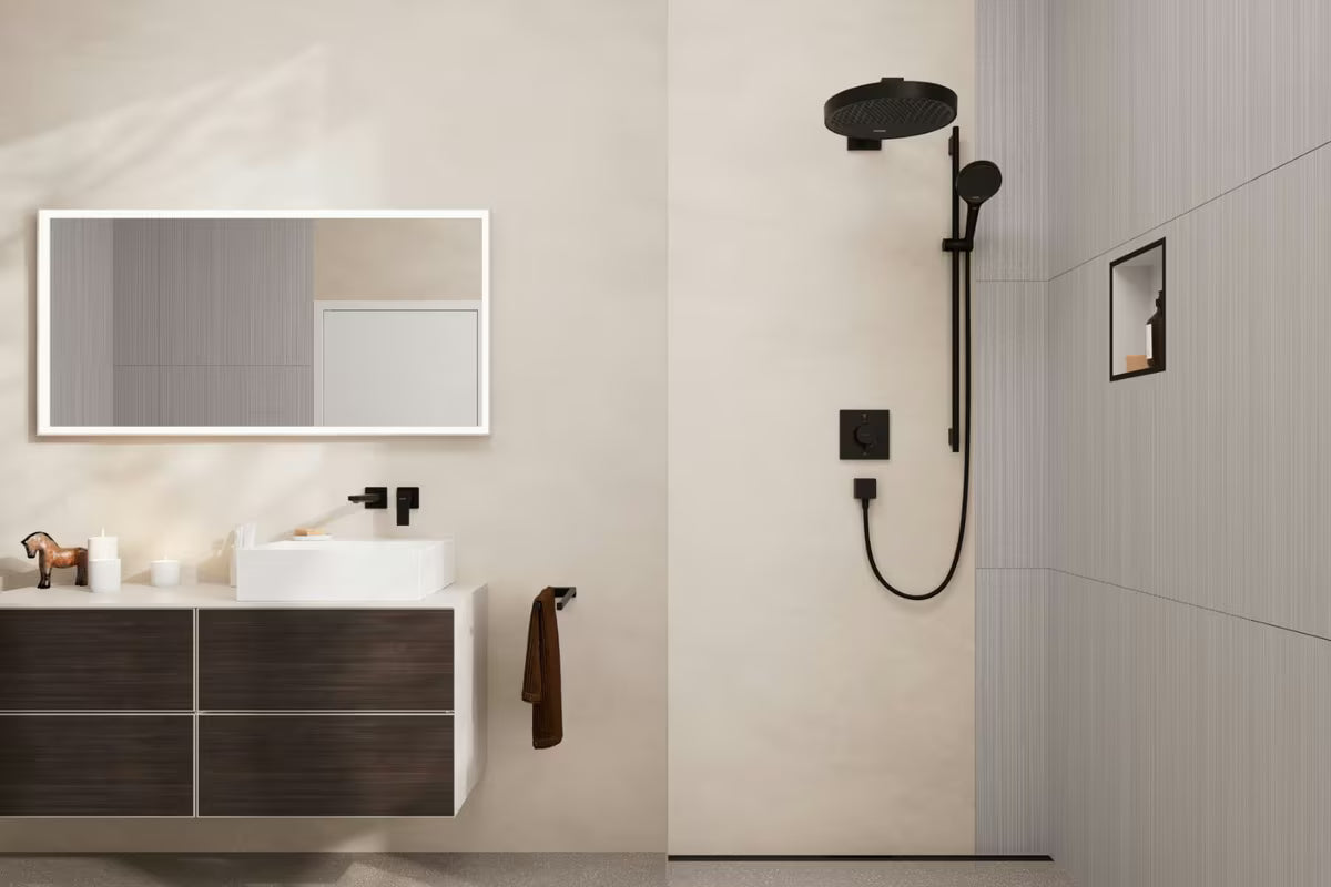 Hansgrohe Rainfinity zestaw prysznicowy EcoSmart w matowej czerni, z rączką prysznicową, drążkiem i wężem tekstylnym