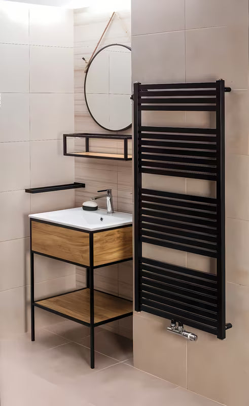 Wisząca półki Naturel Blackframe w dekorze klonu, z czarną metalową ramą i błyszczącym wykończeniem