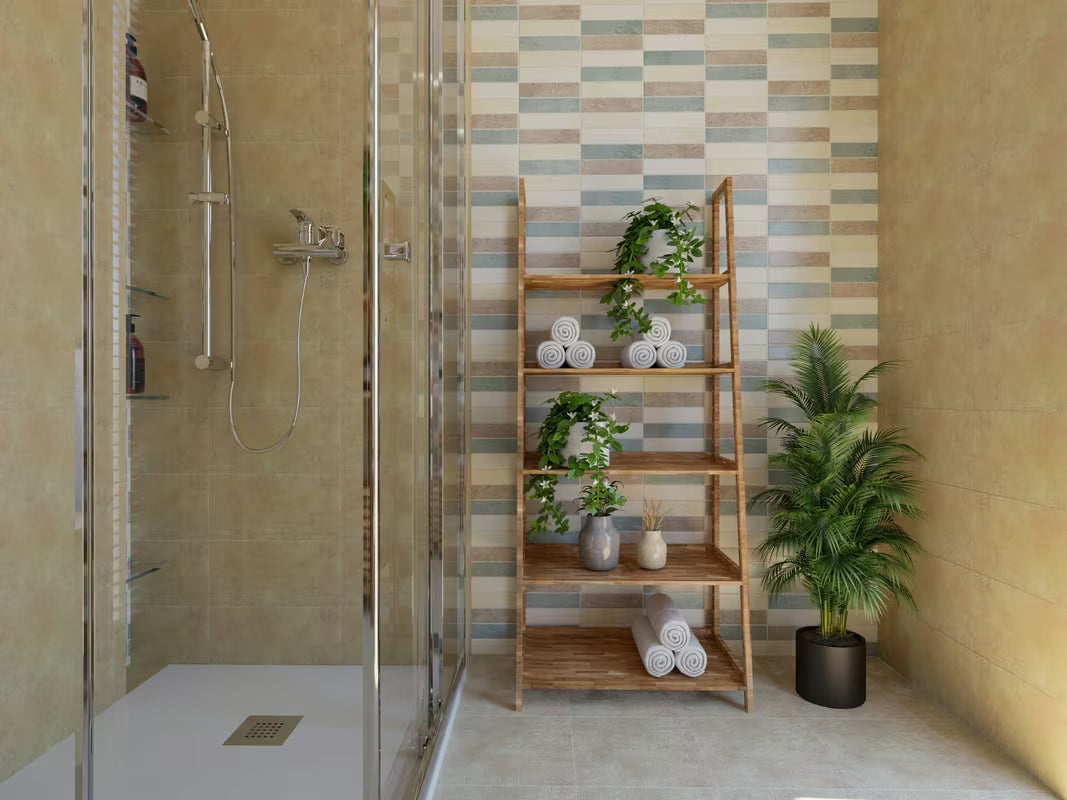 Stojący regał Naturel Home w dekorze orzecha, z litego drewna, z matowym wykończeniem.