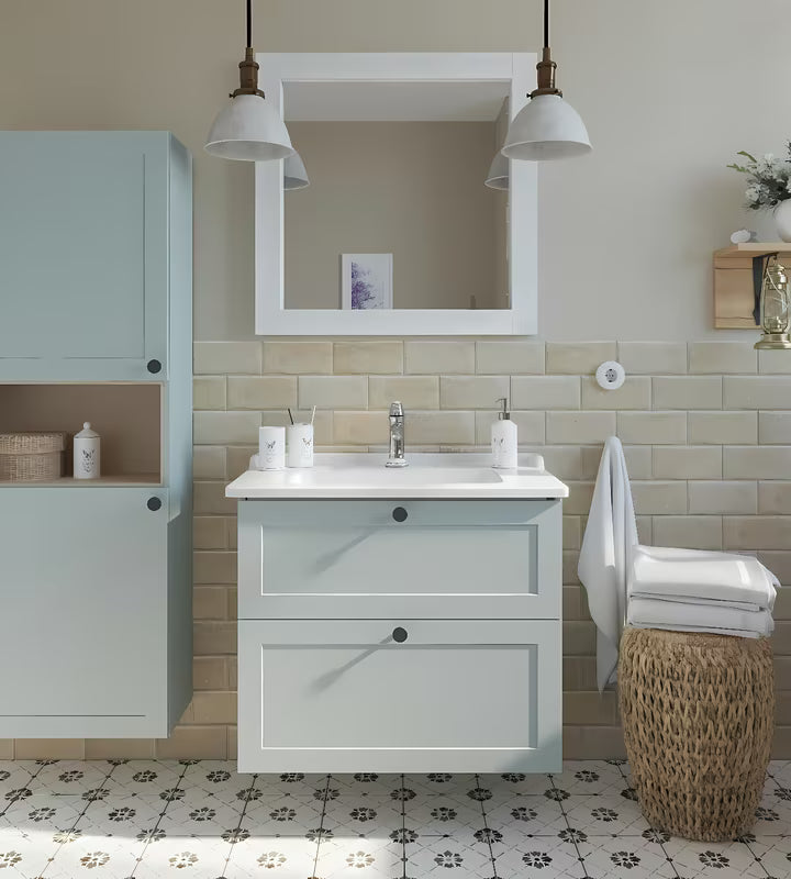 Biały ceramiczny dozownik do mydła Optima Provence pro do łazienki w stylu francuskiej Prowansji.