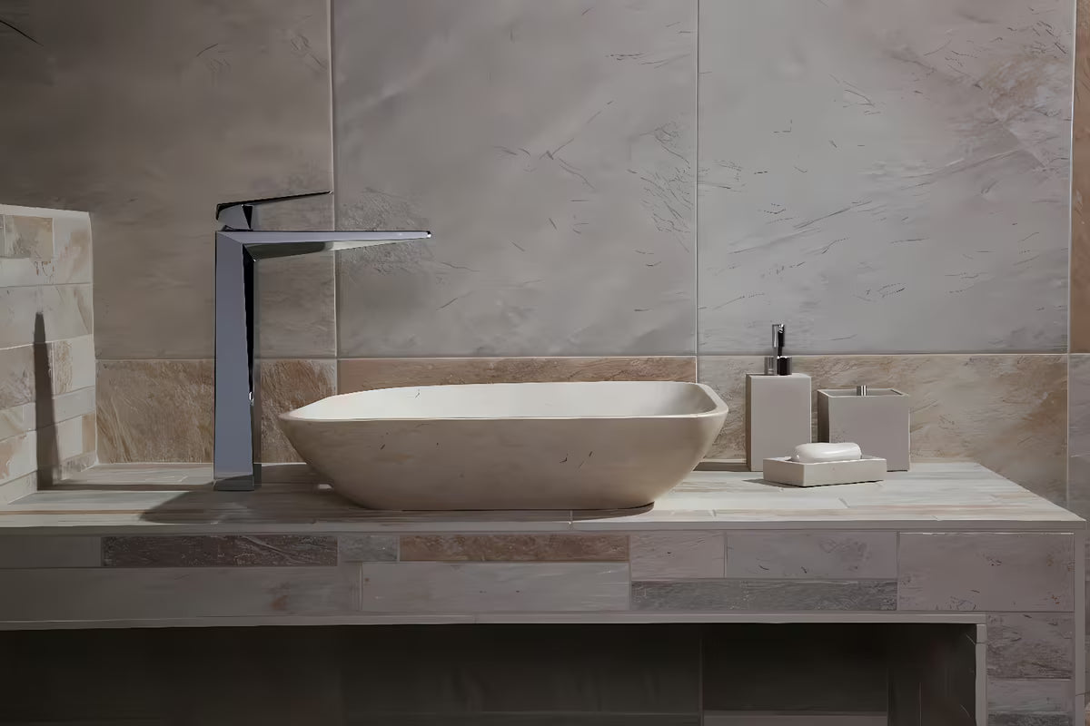Wolnostojący mydelniczka Optima Supera z polyresinu w dekorze light-limestone