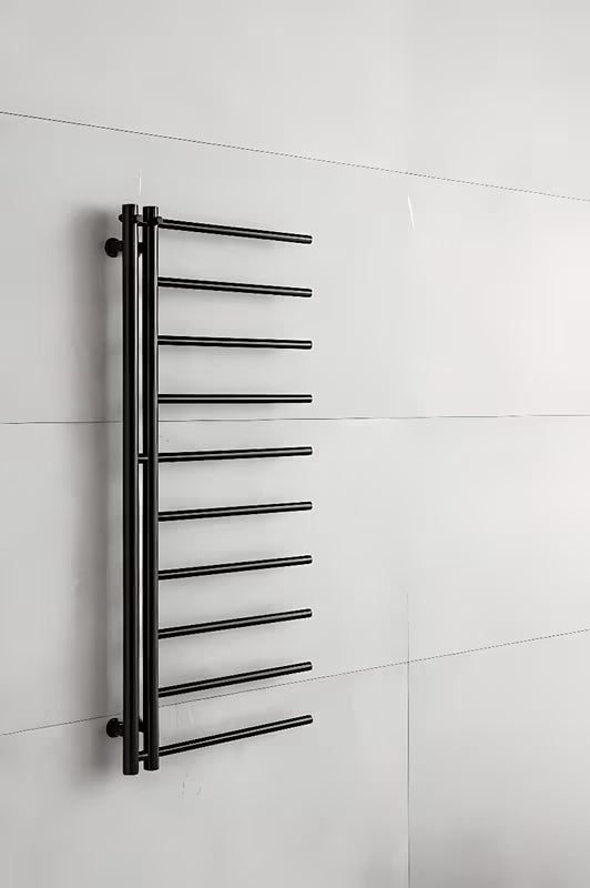 Czarny kombinowany grzejnik łazienkowy P.M.H. Apollo 500x1140 mm ze środkowym podłączeniem 50 mm
