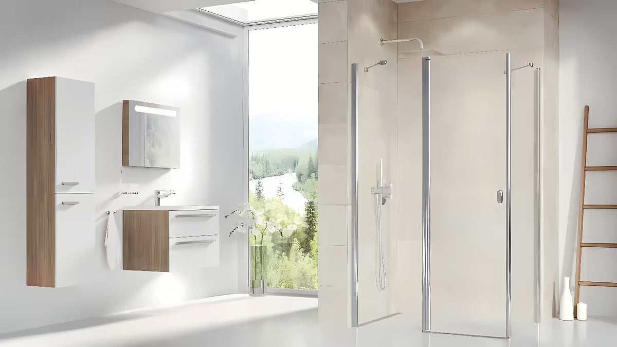 Ścianka boczna do drzwi prysznicowych Ravak Chrome 100 cm z przezroczystym szkłem Transparent i powłoką Ravak anticalc®.