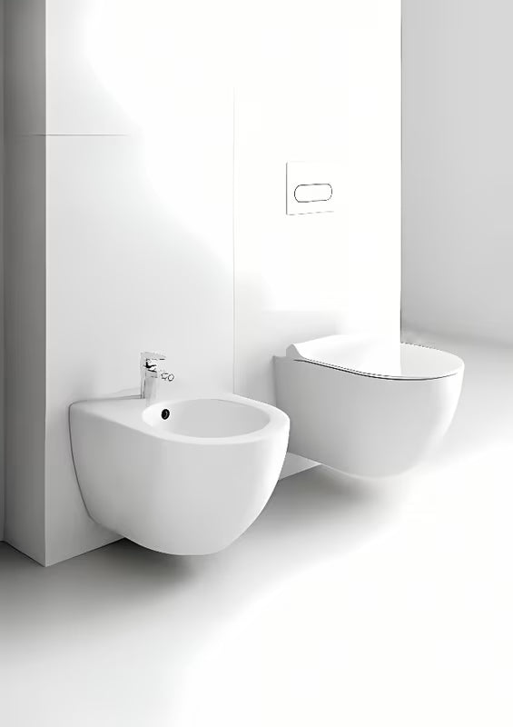 Biały wiszący bidet Ravak Chrome z ceramiki ze ukrytym montażem EasyFix
