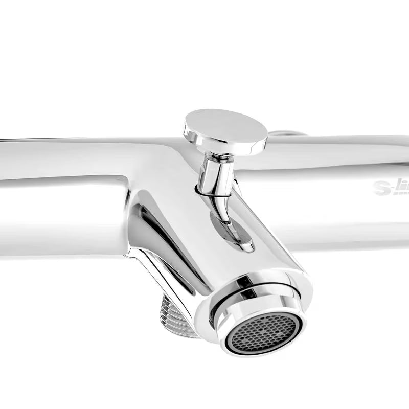 Termostatyczna ścienna bateria wannowa S-Line Pro w chromowanym wykończeniu o zaokrąglonym wzornictwie.