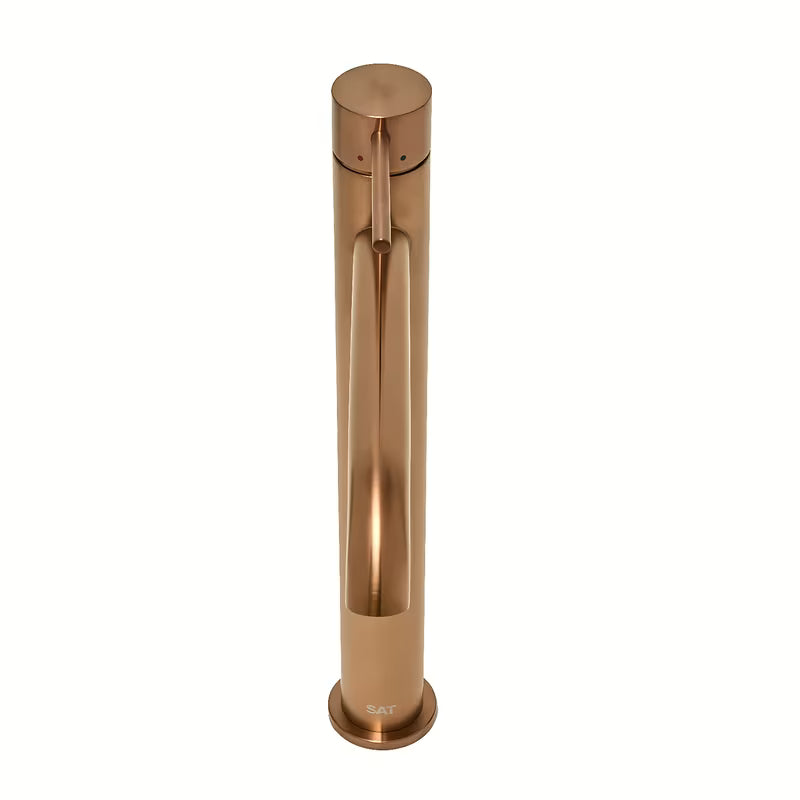 Wysoka jednouchwytowa bateria umywalkowa SAT Aurum w wykończeniu rose gold brushed o okrągłym designie