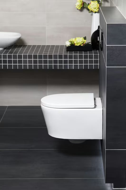 Zestaw WC podtynkowy SAT Brevis z modułem podtynkowym Geberit oraz deską sedesową z funkcjami soft Close i EasyLock