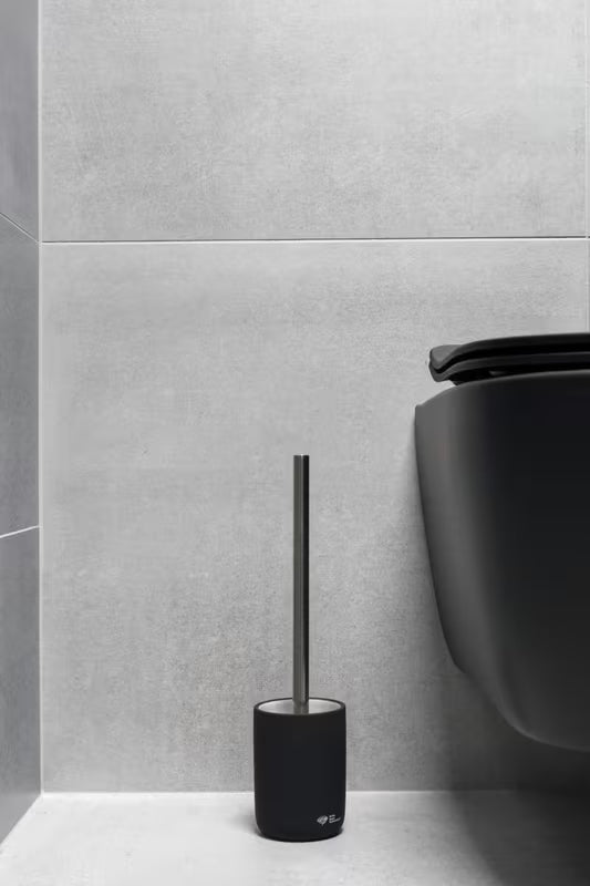 Wolnostojący SZCZOTKA do Wc SAT Infinitio w matowym czarnym wykończeniu z gumowanej ceramiki.