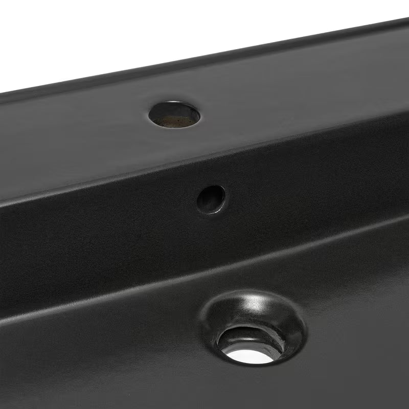 Czarno-matowa ceramiczna umywalka wisząca SAT Infinitio z przelewem i centralnym otworem pro na baterię.