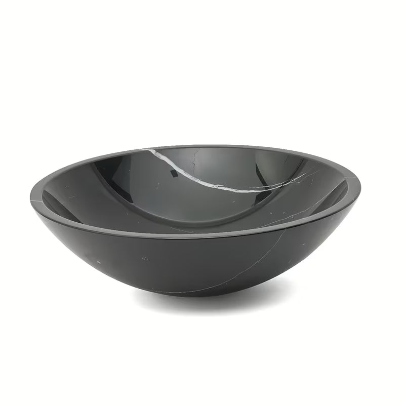 Umywalka nablatowa SAT Purity z naturalnego czarnego marmuru o wymiarach 43 x 43 cm bez przelewu.