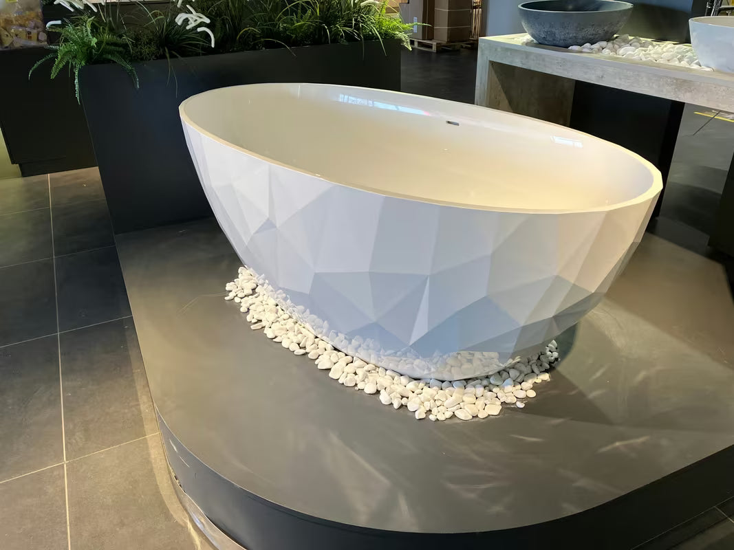 Wanna wolnostojąca SAT z lanego marmuru z możliwością montażu w wersji lewej lub prawej.