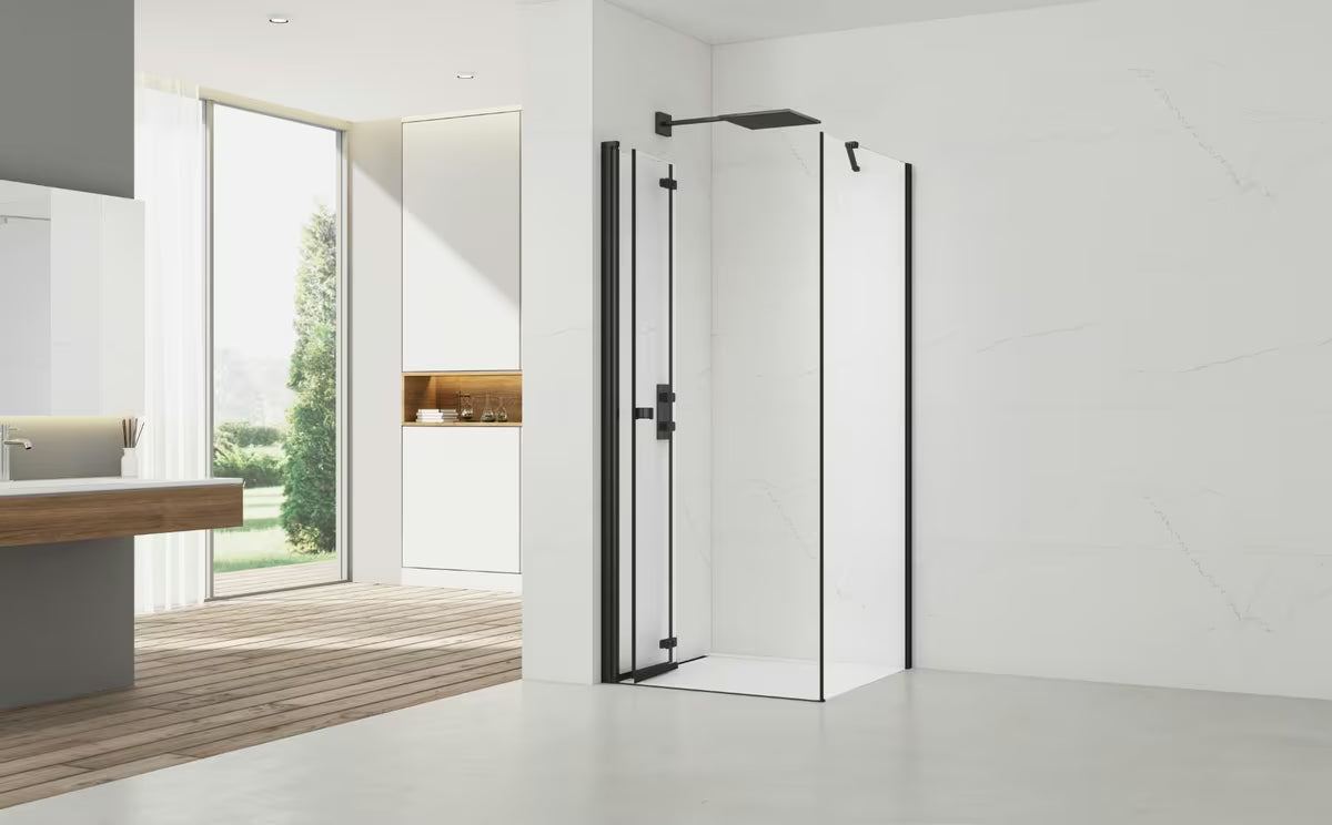 Kwadratowa kabina prysznicowa SAT Sk 100x100 cm w czarnym wykończeniu, z przezroczystym szkłem i drzwiami składanymi.