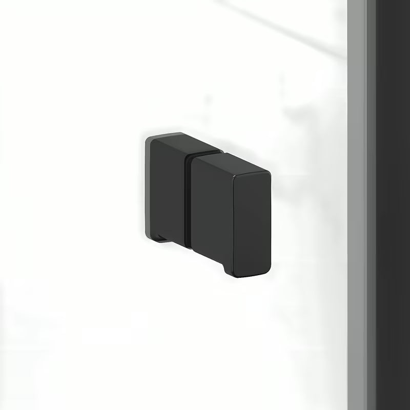 Kwadratowa kabina prysznicowa SAT Sk 100x100 cm w czarnym wykończeniu, z przezroczystym szkłem i drzwiami składanymi.