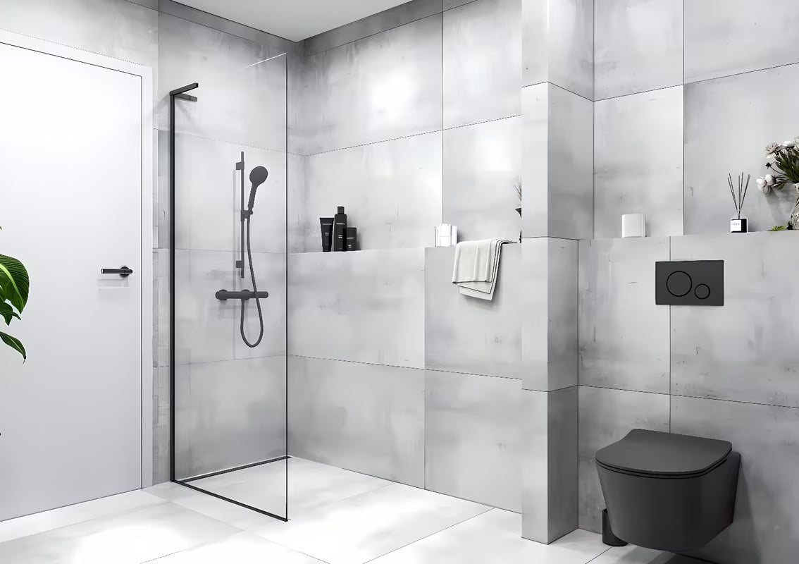 Walk-in parawan prysznicowy SAT Walk-in 80 cm w kolorze czarny mat z przezroczystym szkłem i konstrukcją bezramową.