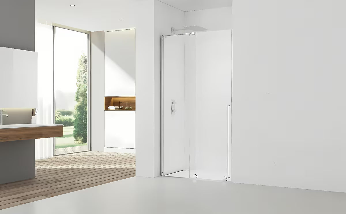 Drzwi prysznicowe SAT Walk-In Xmotion do wnęki 140 cm w błyszczącym chromie, z przezroczystym szkłem i systemem przesuwnym