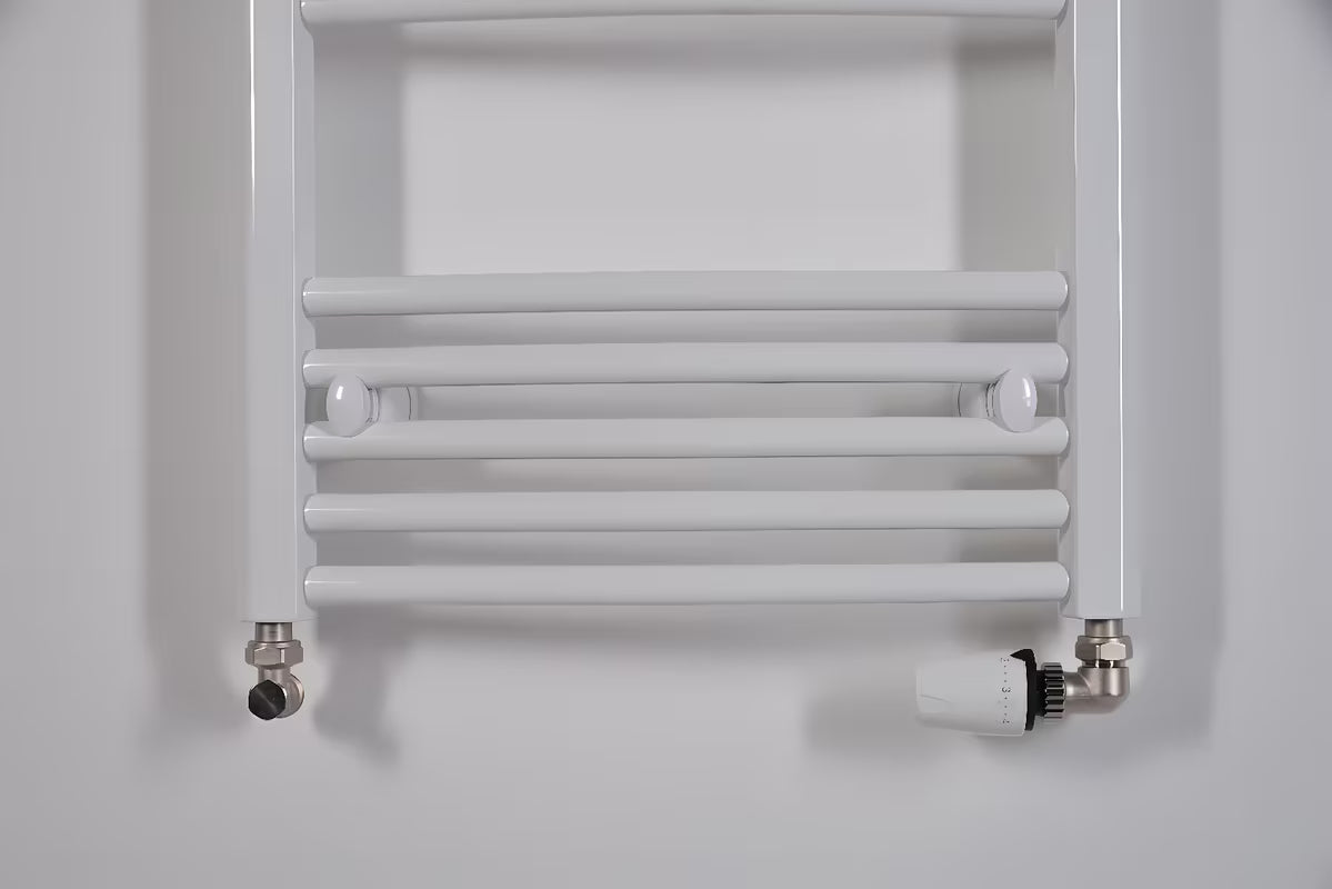 Biały kombinowany rurowy grzejnik łazienkowy Thermal Trend KDO 132x75 cm pro do łazienki lub przedpokoju.