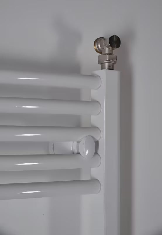 Biały kombinowany rurowy grzejnik łazienkowy Thermal Trend KDO 132x75 cm pro do łazienki lub przedpokoju.