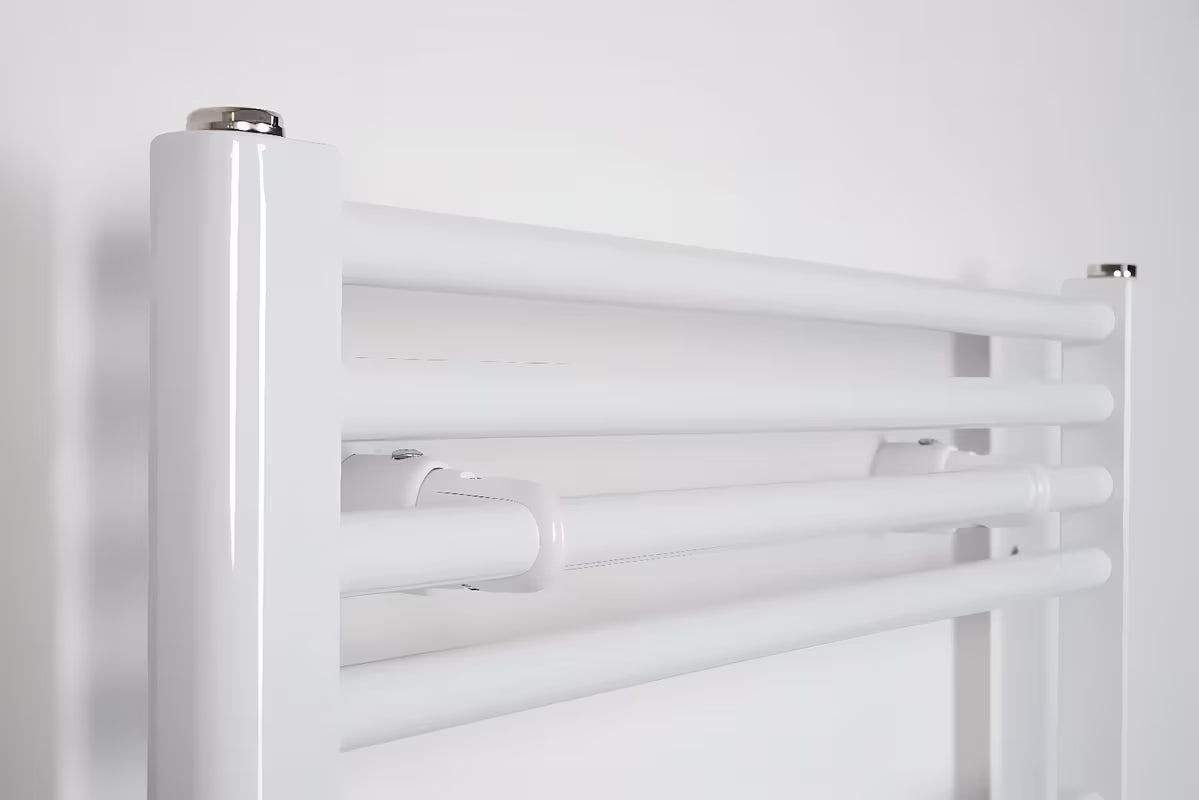 Biały prosty elektryczny grzejnik łazienkowy Thermal Trend 600x1680 mm z grzałką 600 W